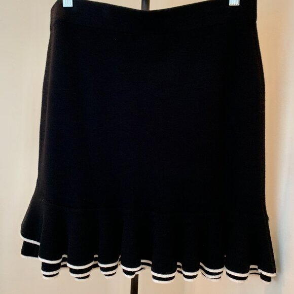 Club Monaco Skirt - Picture 2 of 4